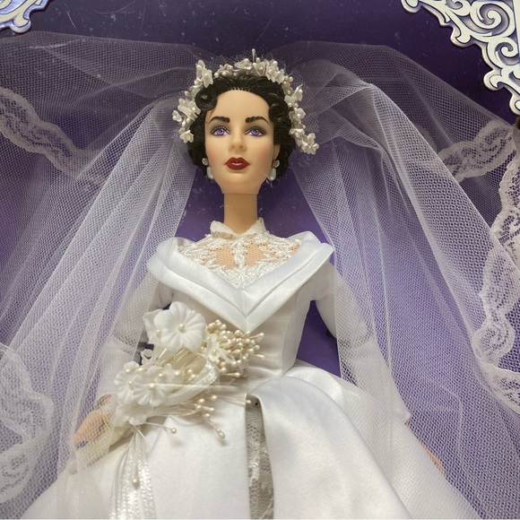 Elizabeth Taylor Collection Father of the Bride Doll - Picture 3 of 15